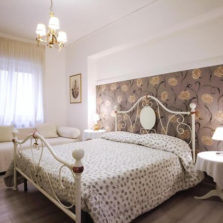 Casa Alessandro Casa Maria Francesca Наполи Екстериор снимка