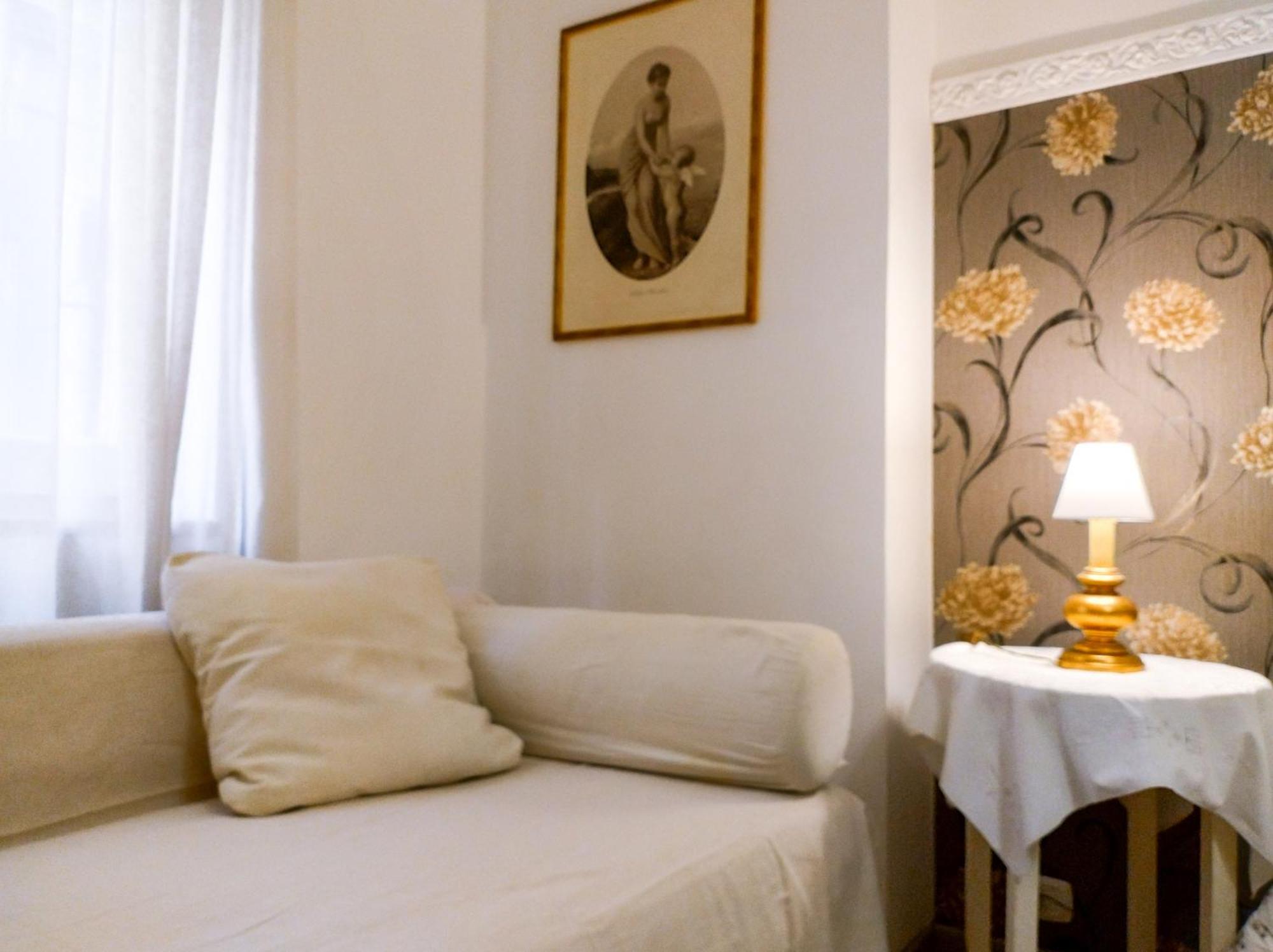 Casa Alessandro Casa Maria Francesca Наполи Екстериор снимка