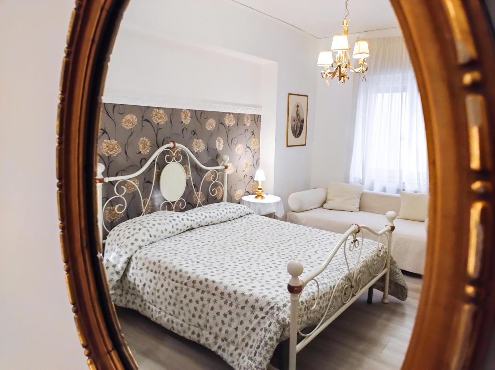 Casa Alessandro Casa Maria Francesca Наполи Екстериор снимка